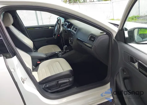 2015 Volkswagen Jetta 1.8T Sport z USA, uszkodzony, nr VIN 3VWD17AJ7FM427595